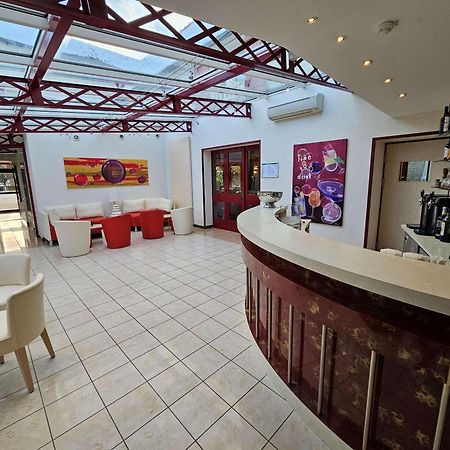 Auberge Du Lac, Sure Hotel Collection By Best Western Mesnil-Saint-Père Εξωτερικό φωτογραφία