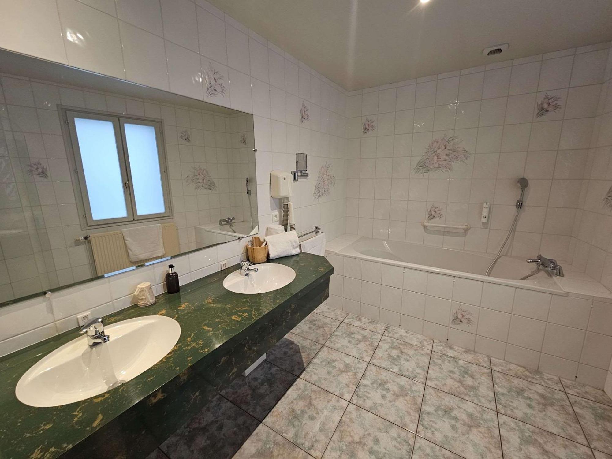 Auberge Du Lac, Sure Hotel Collection By Best Western Mesnil-Saint-Père Εξωτερικό φωτογραφία