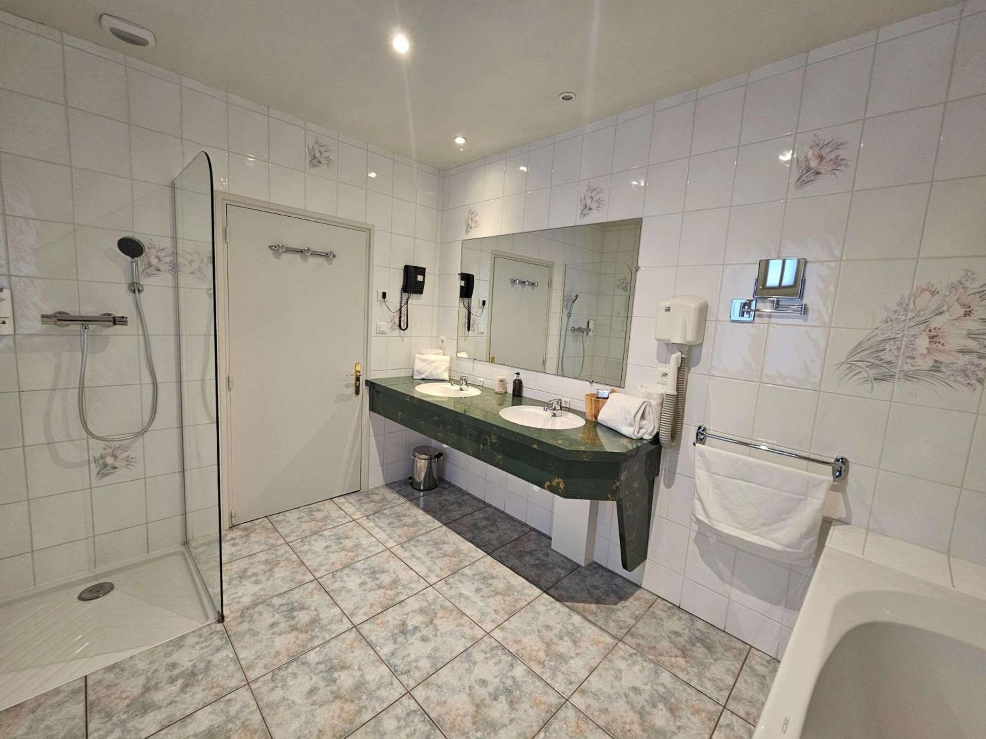 Auberge Du Lac, Sure Hotel Collection By Best Western Mesnil-Saint-Père Εξωτερικό φωτογραφία
