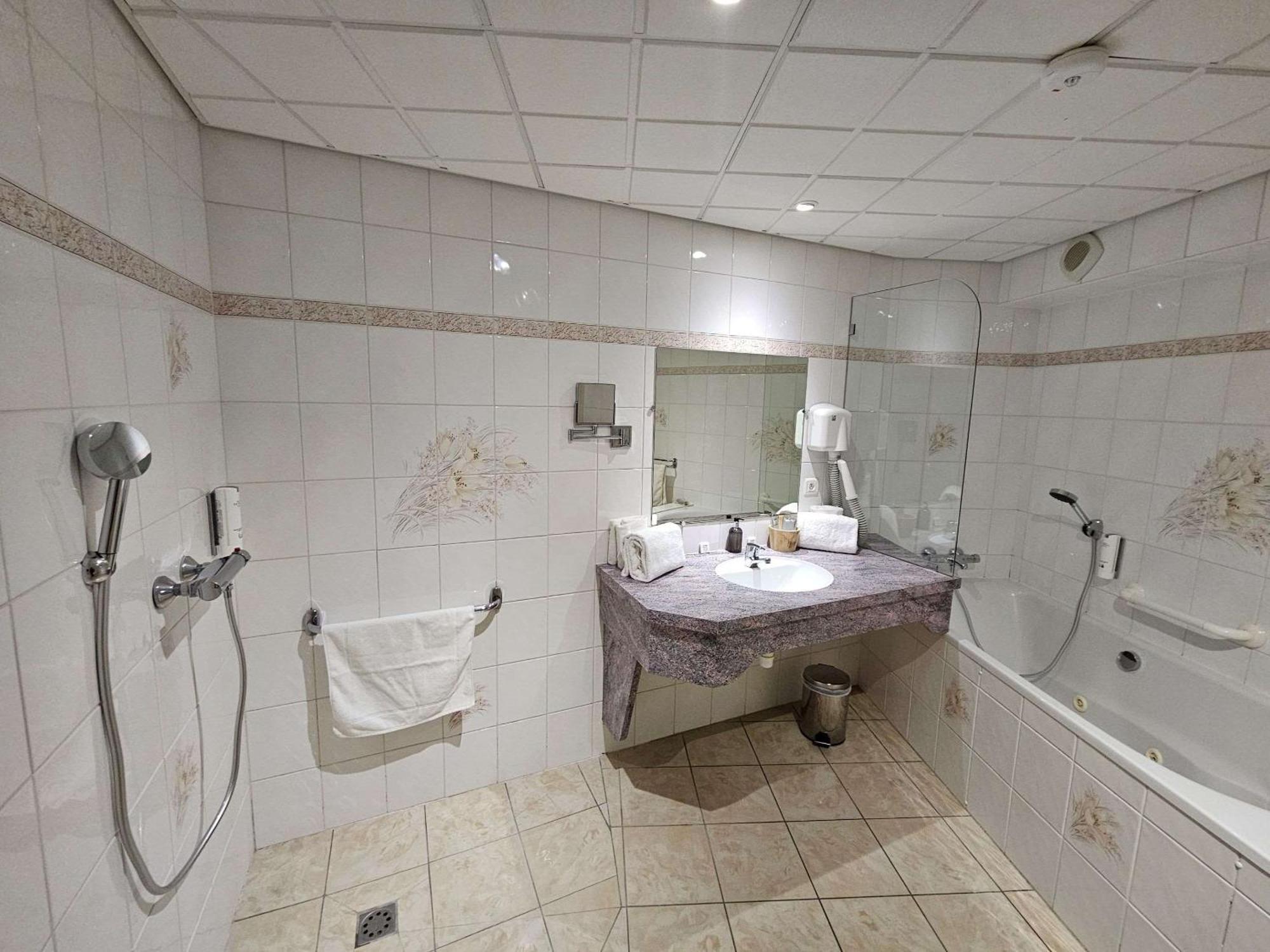 Auberge Du Lac, Sure Hotel Collection By Best Western Mesnil-Saint-Père Εξωτερικό φωτογραφία